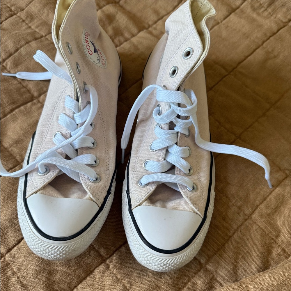 Converse Pink Sneakers Classic High-Top Design